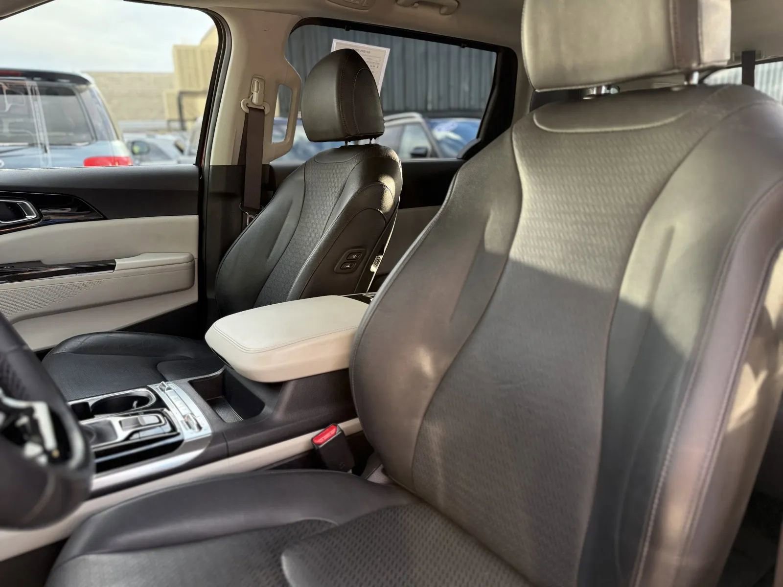 Used 2023 Kia Carnival SX Prestige w/ Paint Protection Package image 15