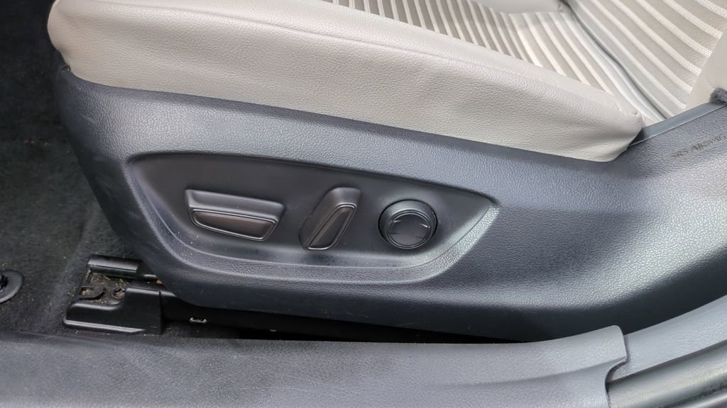 Used 2023 Toyota Camry SE image 12