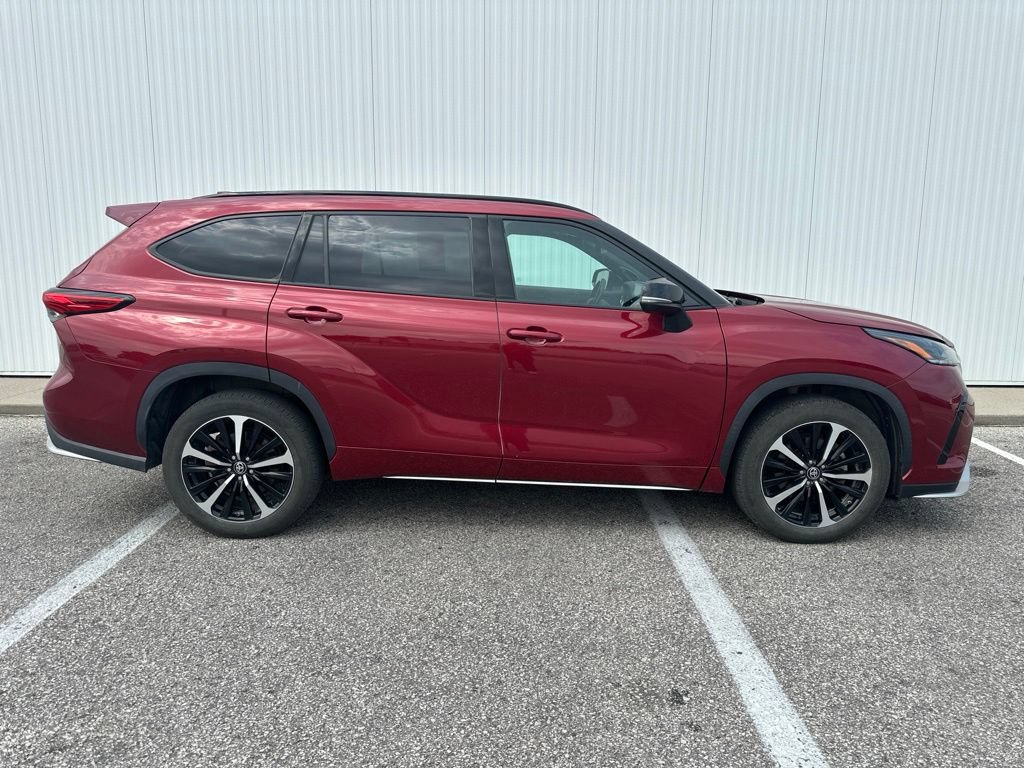 Used 2021 Toyota Highlander XSE AWD/4WD image 9