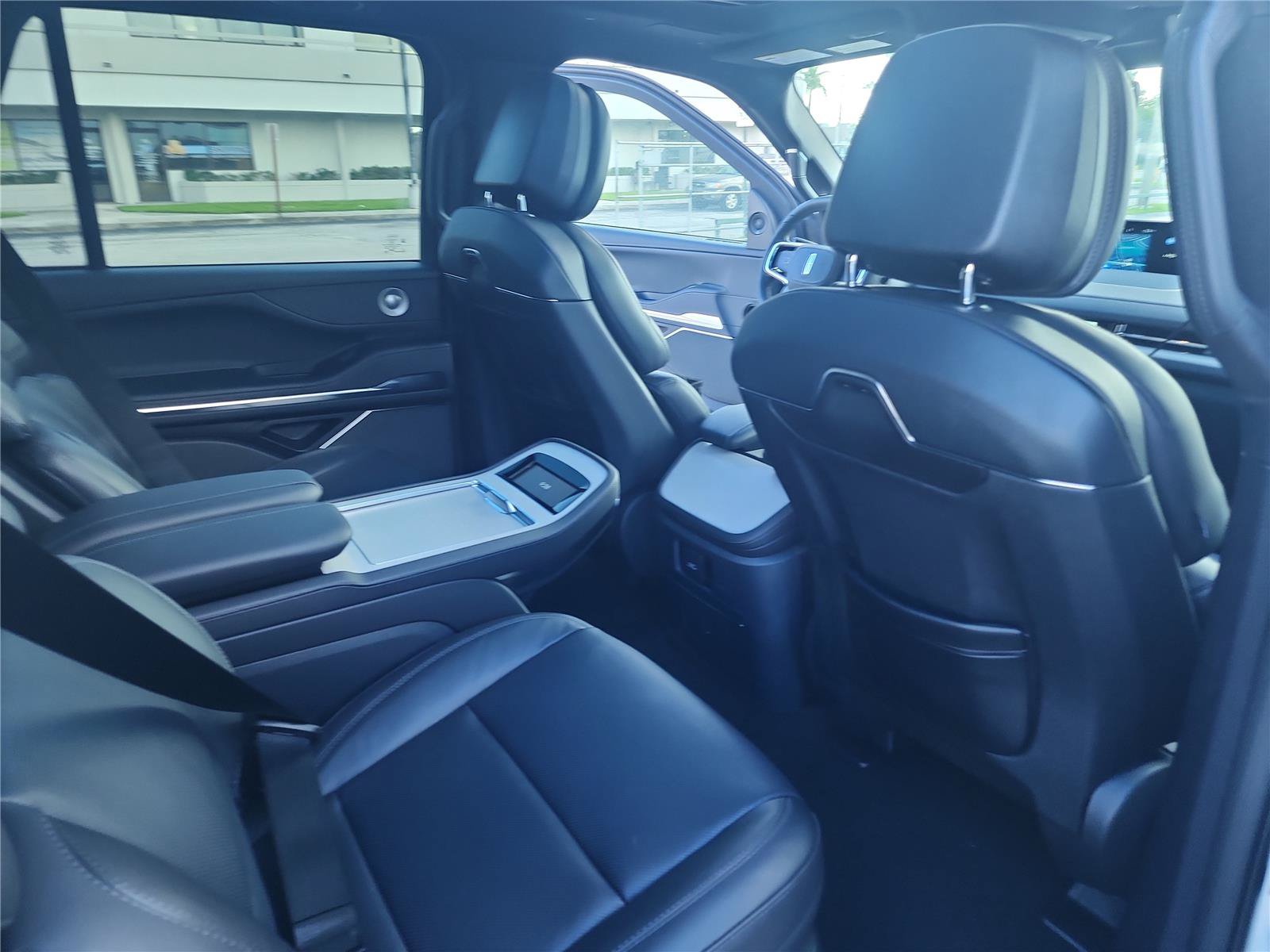New 2027 Lincoln Navigator Reserve w/ Jet Appearance Package AWD/4WD image 23