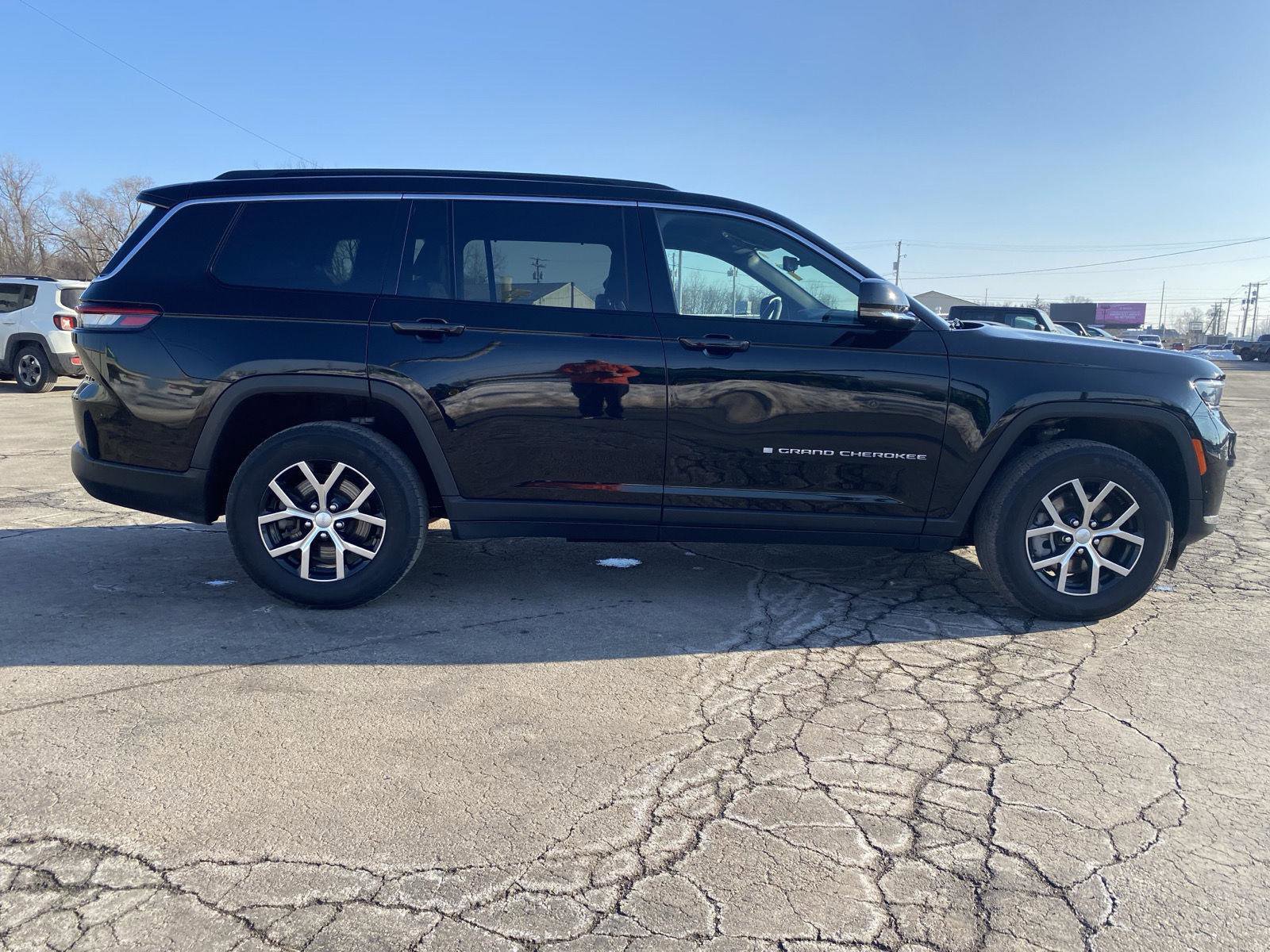 Used 2024 Jeep Grand Cherokee L Limited w/ Luxury Tech Group II image 6