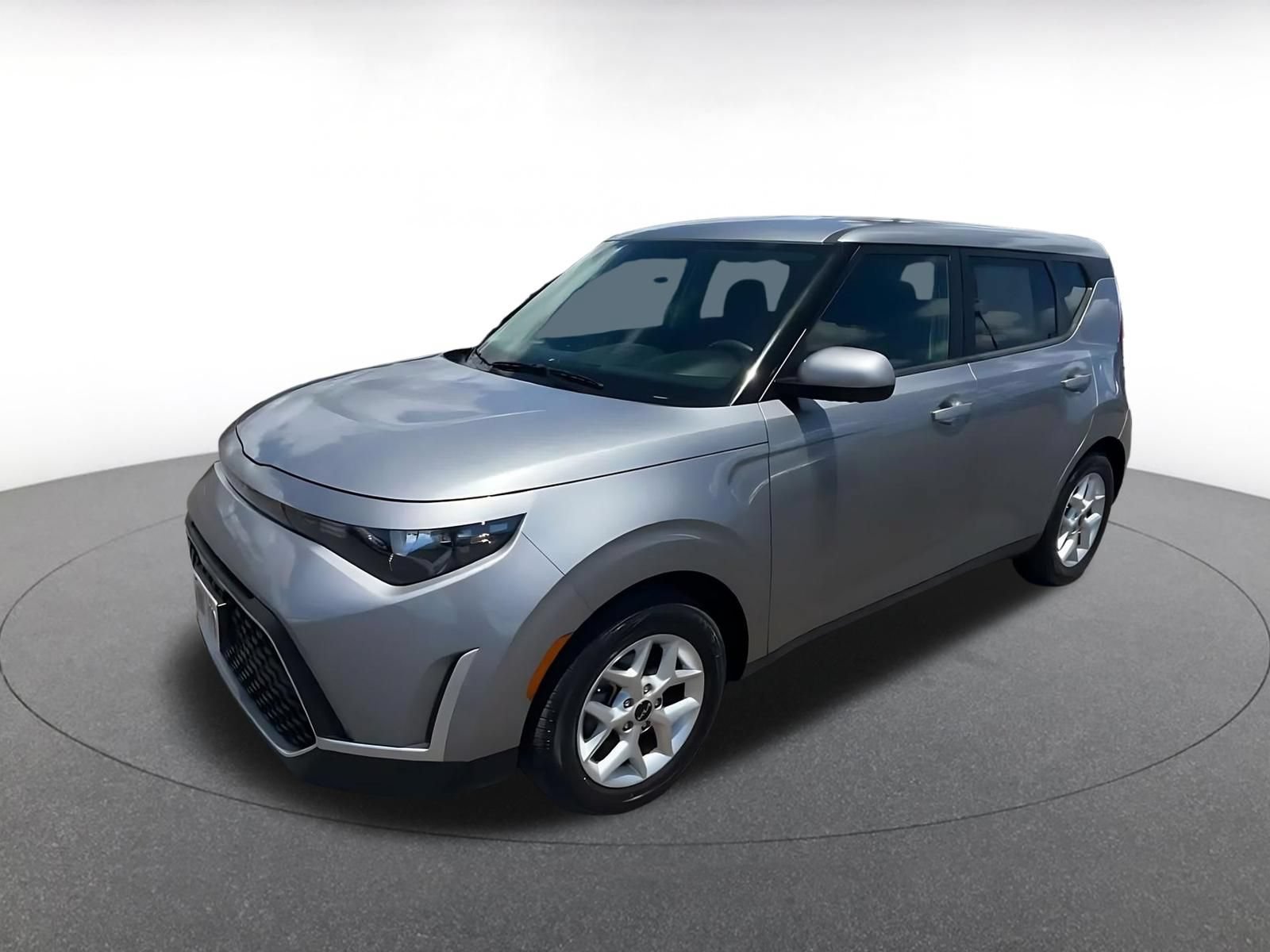 Used 2025 Kia Soul LX w/ LX Technology Package FWD image 7