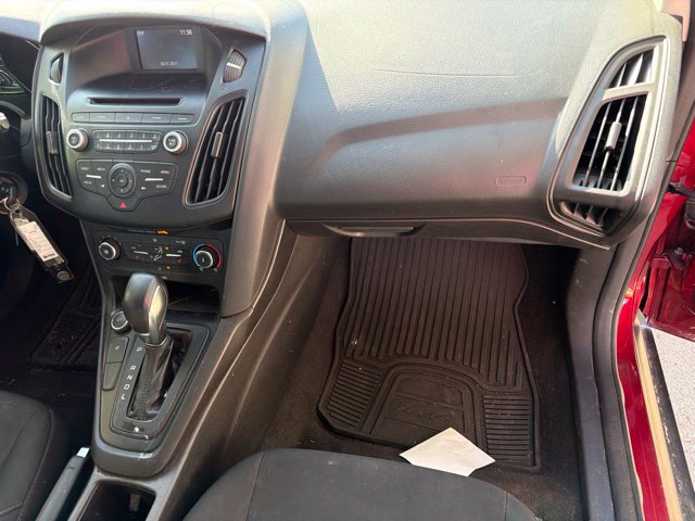 Used 2017 Ford Focus SE w/ Cold Weather Package FWD image 18