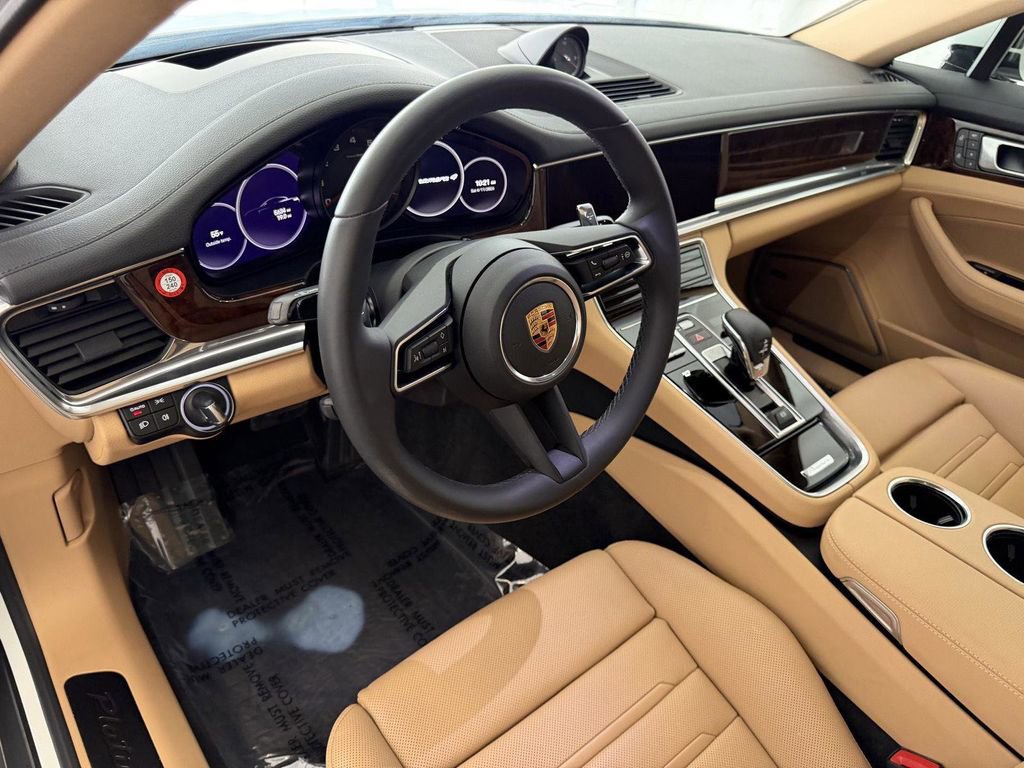 Used 2023 Porsche Panamera 4 Platinum Edition AWD/4WD image 4