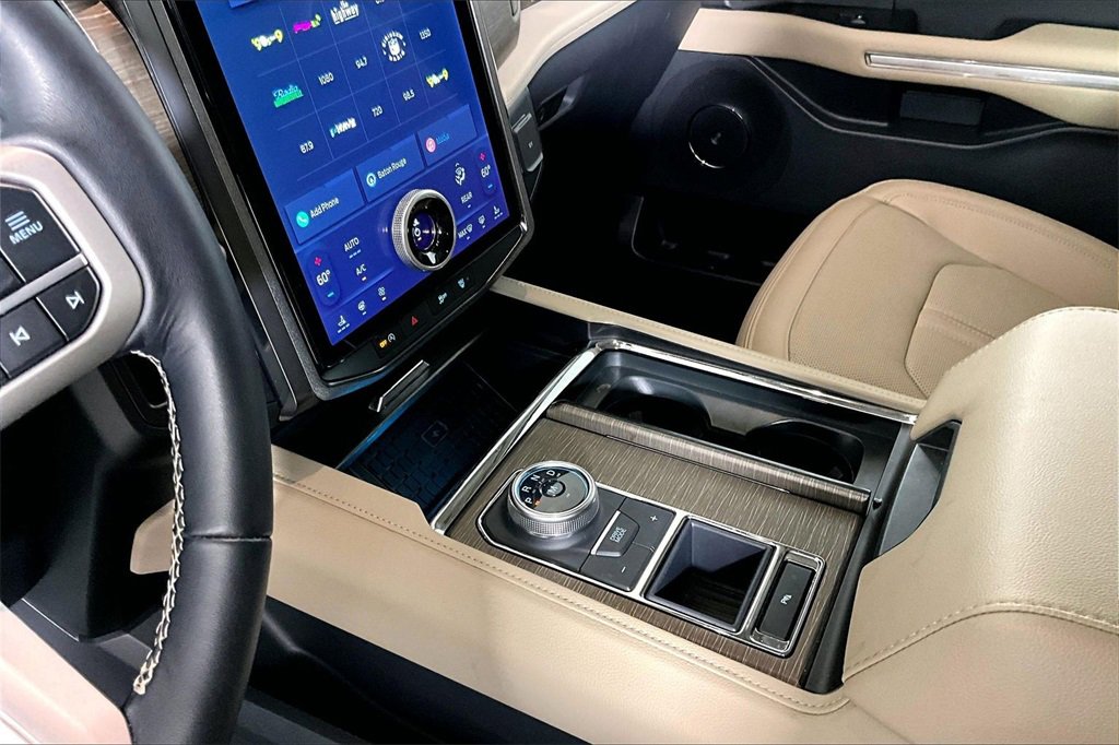 Used 2024 Ford Expedition Limited image 13