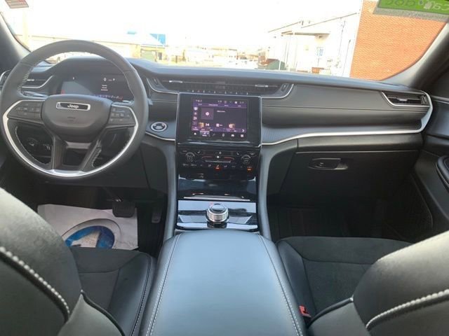 Used 2025 Jeep Grand Cherokee L Altitude image 27