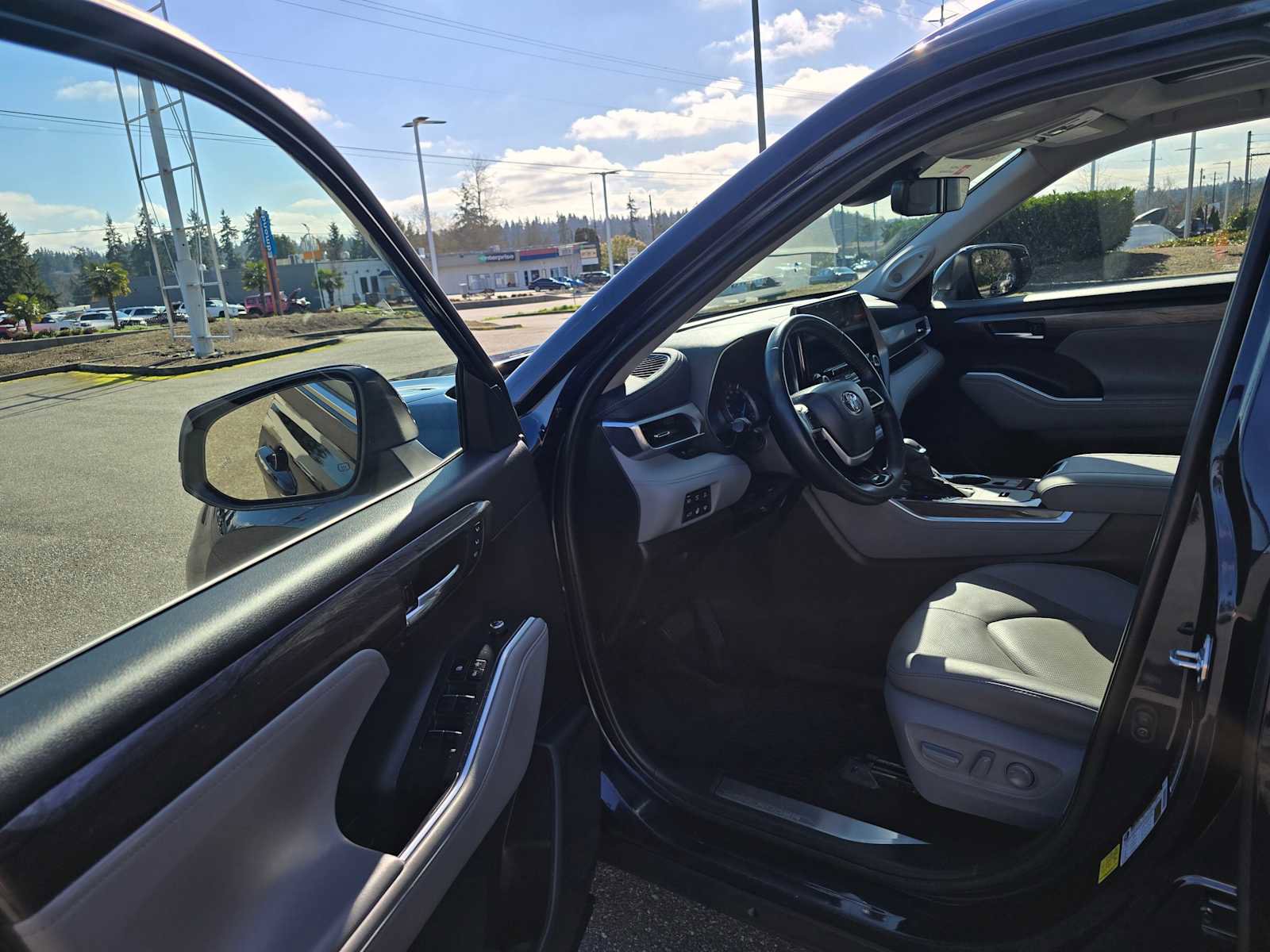 Used 2022 Toyota Highlander Platinum image 21