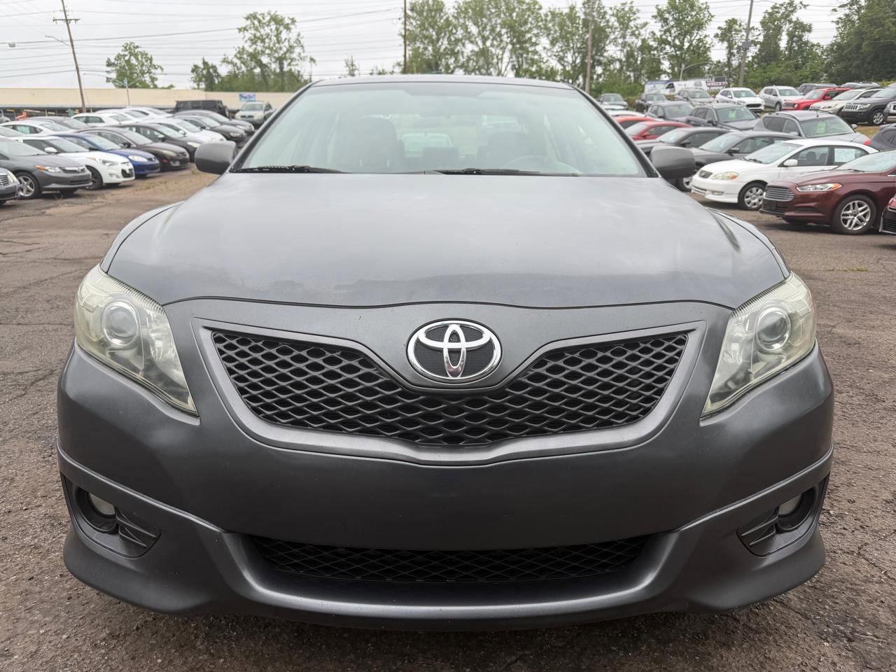 Used 2010 Toyota Camry SE FWD image 2