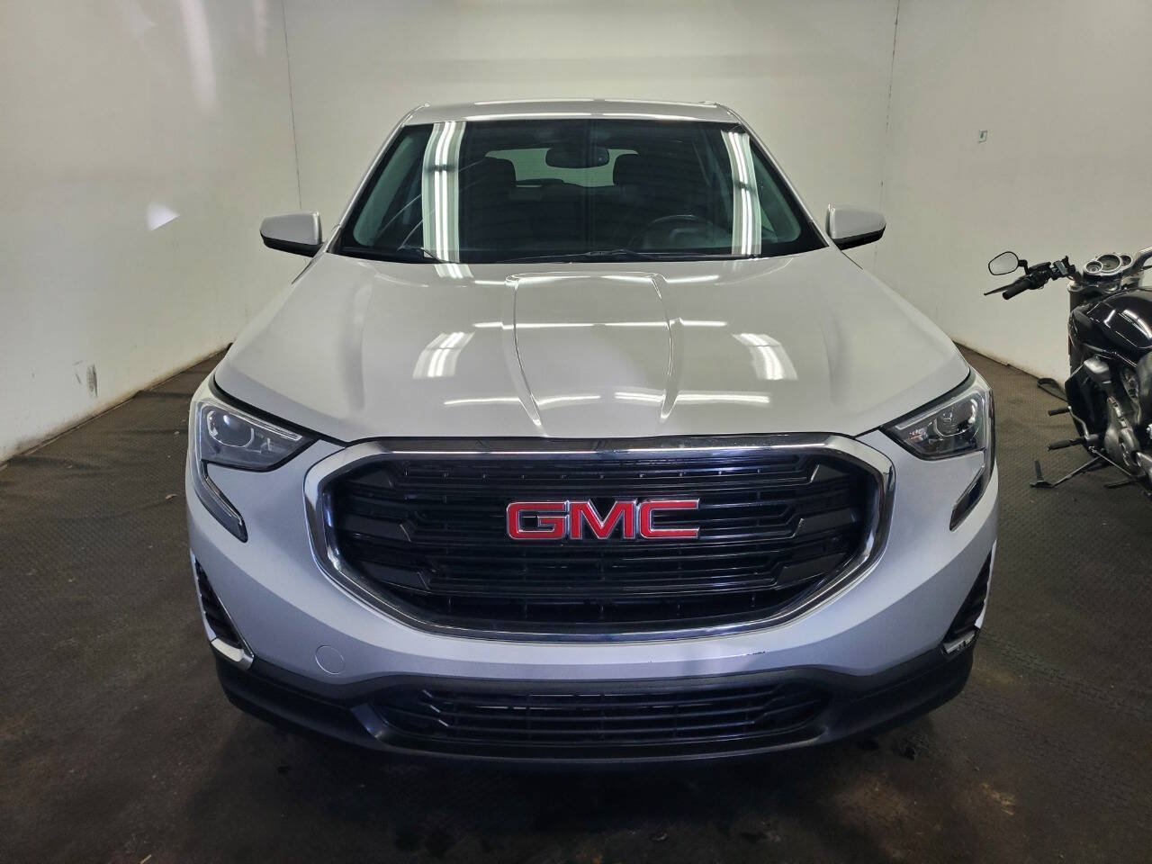 Used 2019 GMC Terrain SLE FWD image 2