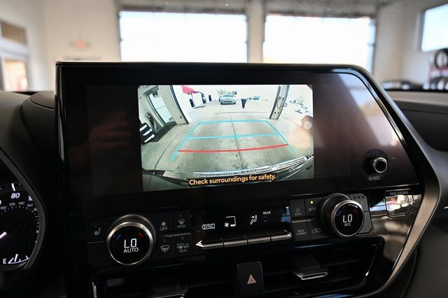 Used 2023 Toyota Highlander XLE image 17