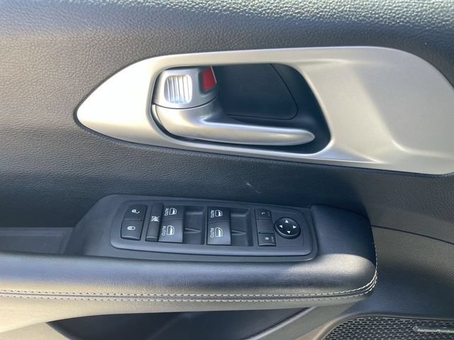 Used 2018 Chrysler Pacifica Touring-L Plus FWD image 24