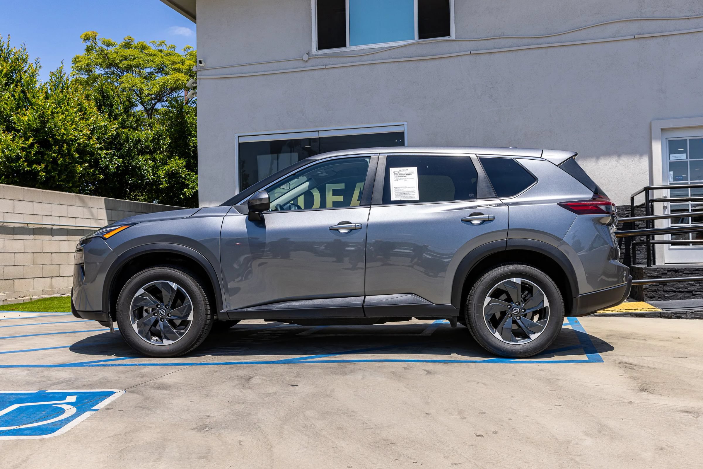 Used 2024 Nissan Rogue SV AWD/4WD image 11