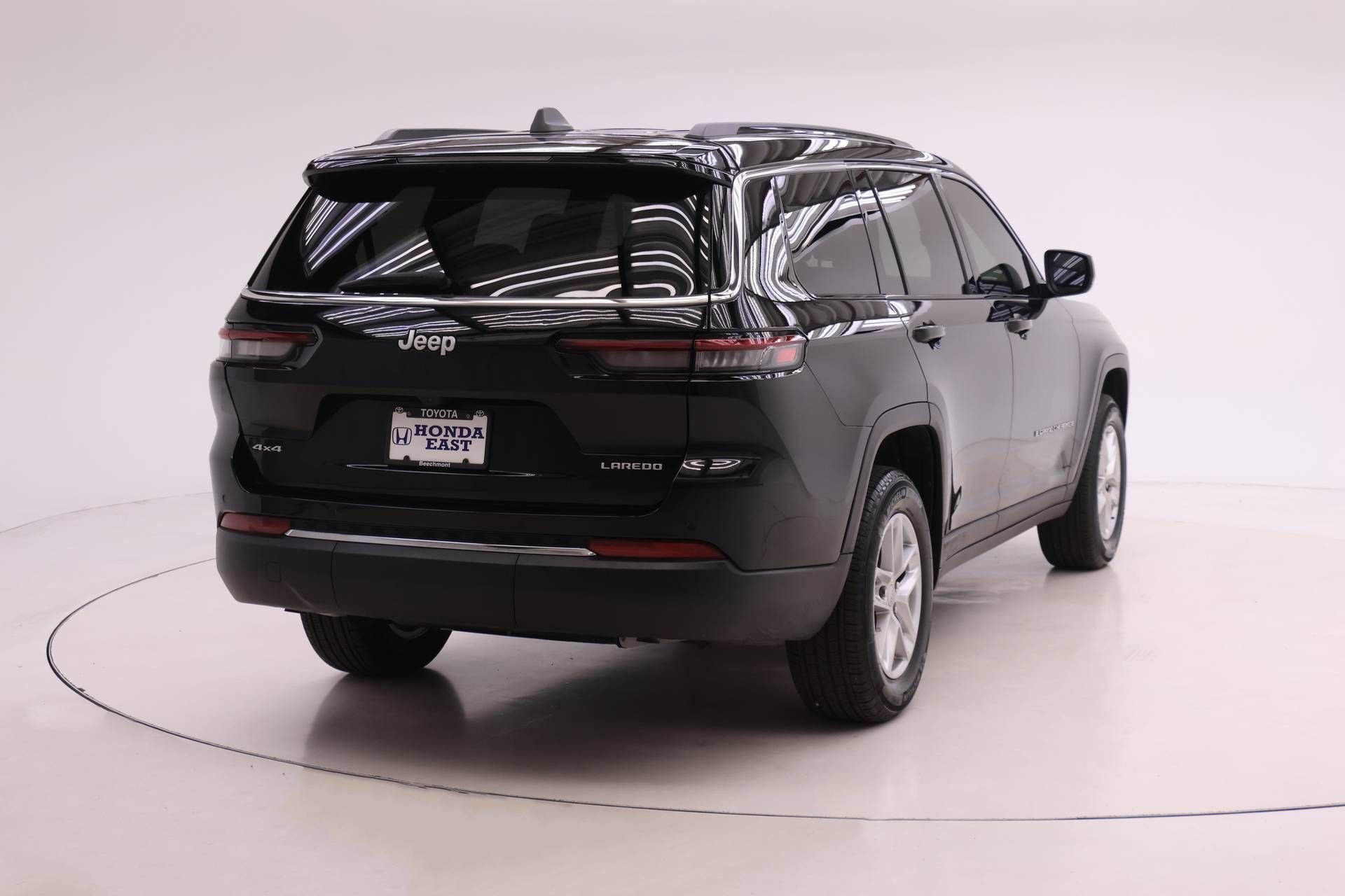 Used 2024 Jeep Grand Cherokee L Laredo w/ Trailer Tow Package image 2