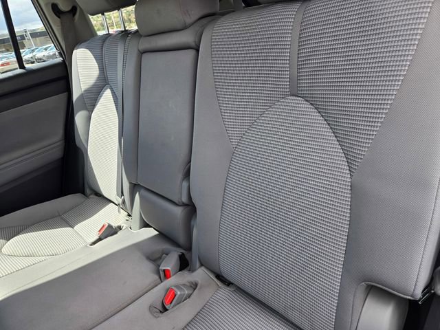 Used 2021 Toyota Highlander L FWD image 10