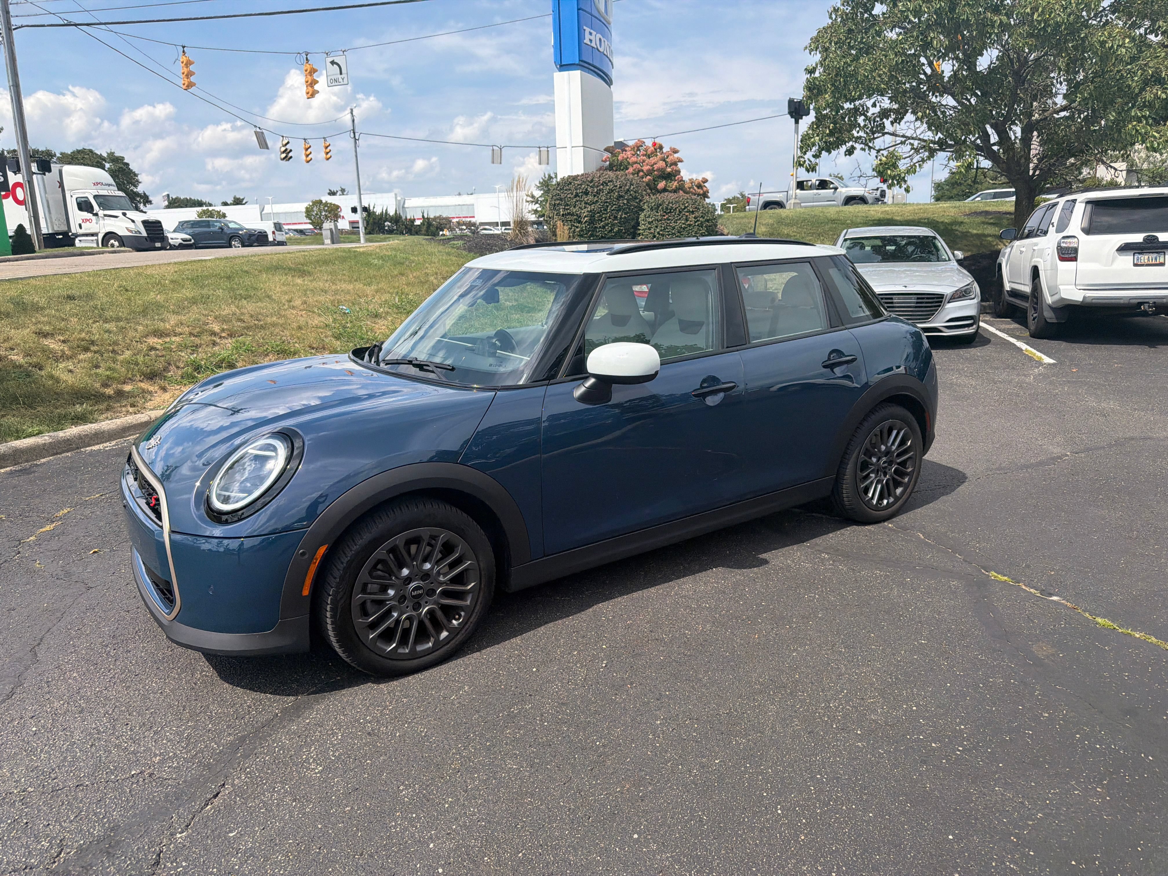 Used 2025 MINI Cooper S FWD image 11