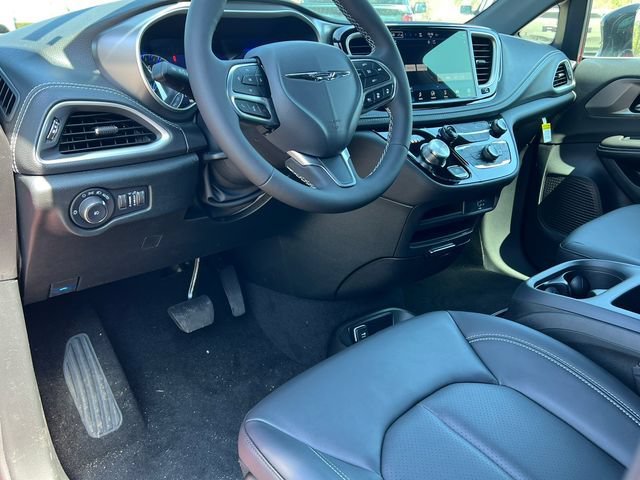New 2026 Chrysler Pacifica Select FWD image 15