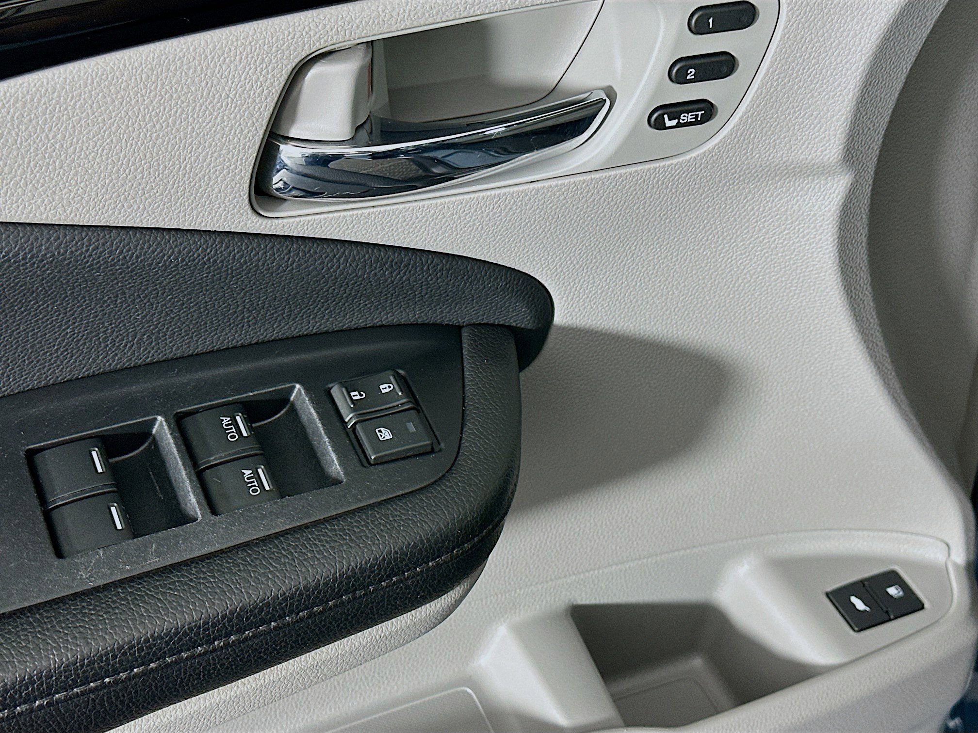 Used 2017 Honda Pilot Touring image 15