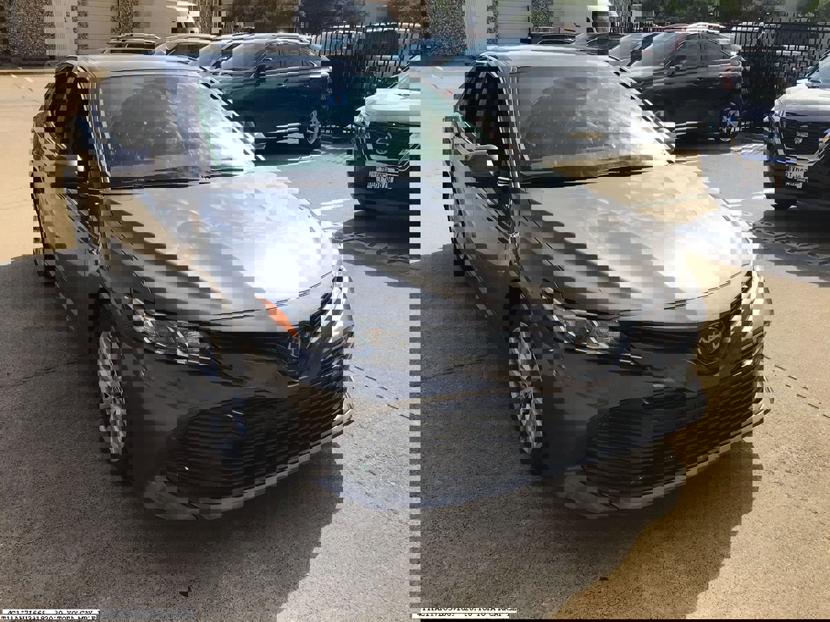 Used 2020 Toyota Camry LE image 5