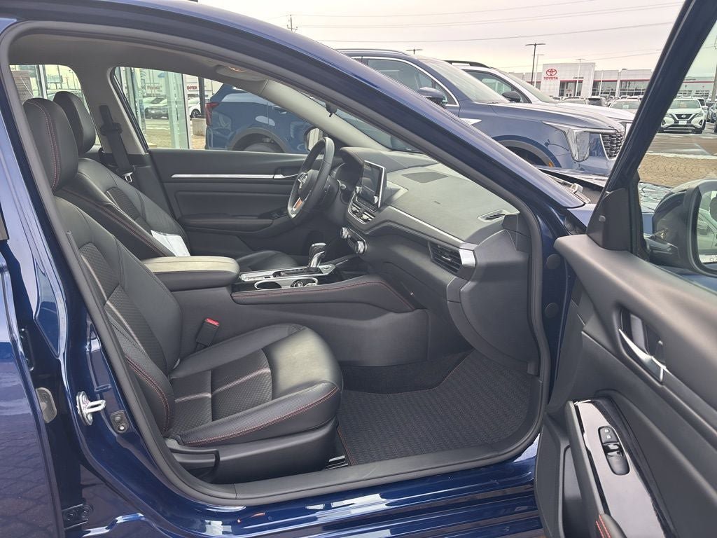 Used 2024 Nissan Altima 2.5 SR AWD/4WD image 37