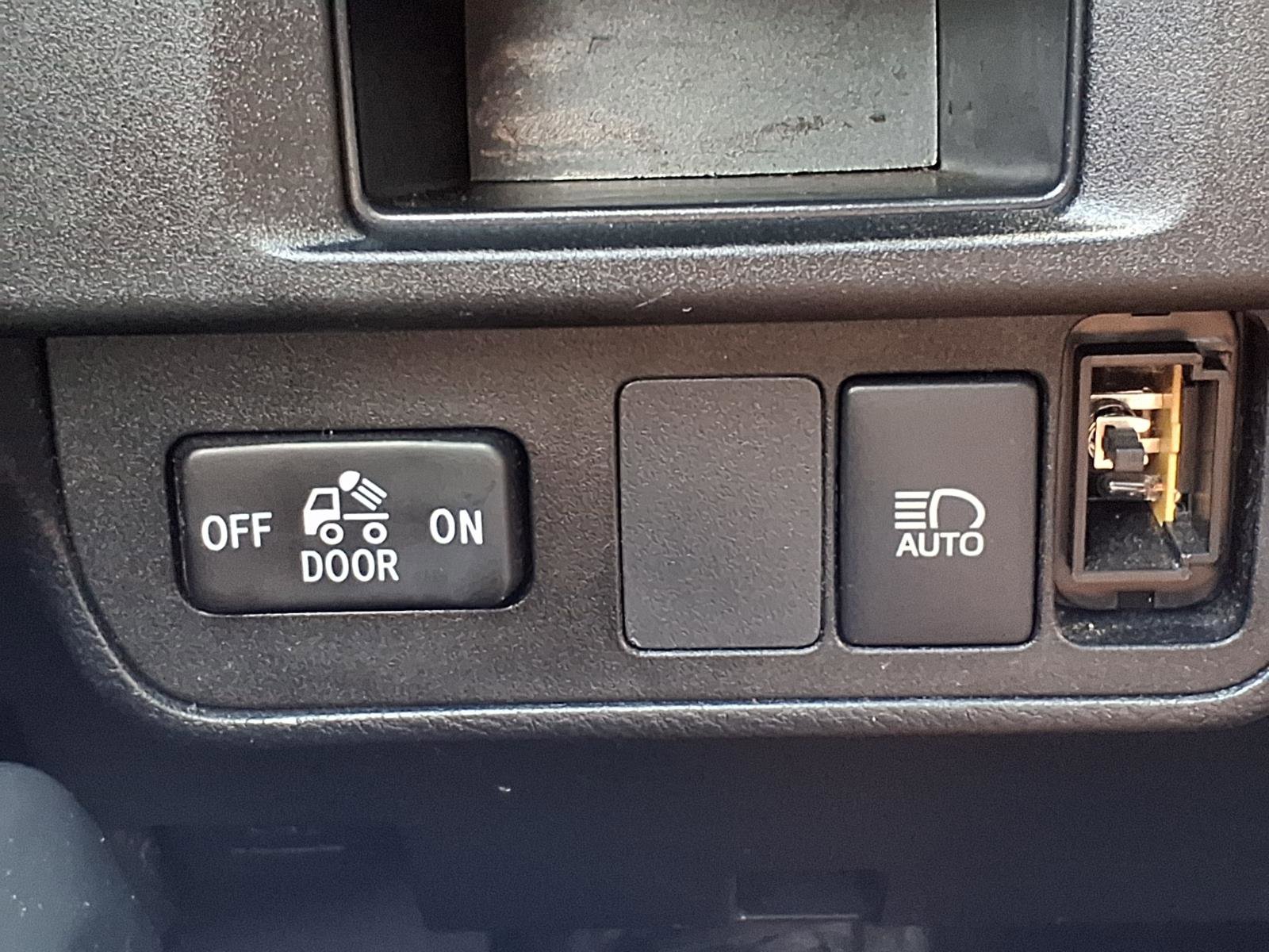Used 2019 Toyota Tacoma SR w/ SR Convenience Package RWD image 9
