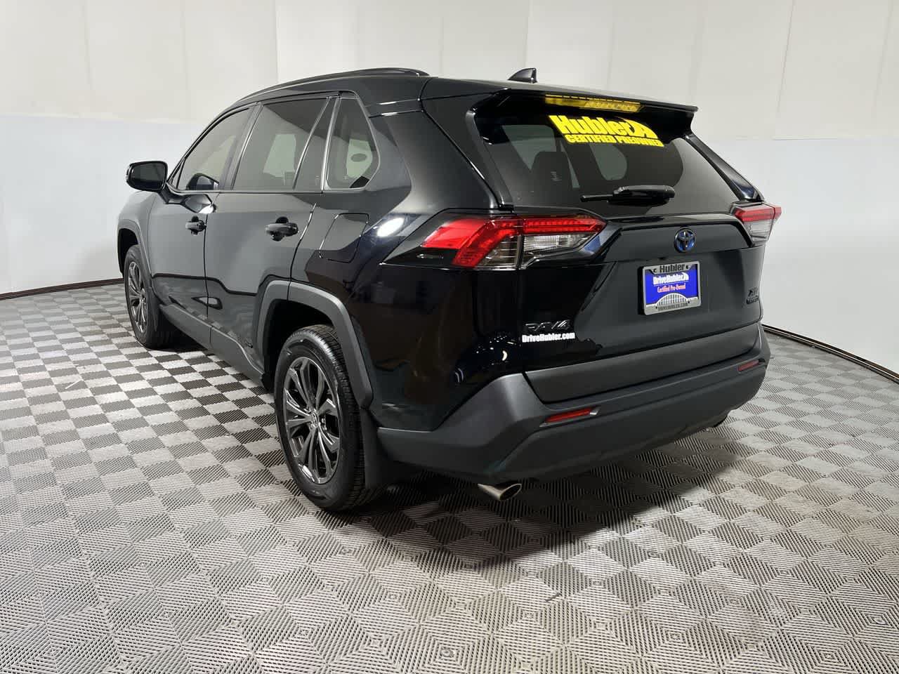 Used 2023 Toyota RAV4 XLE Premium AWD/4WD image 6