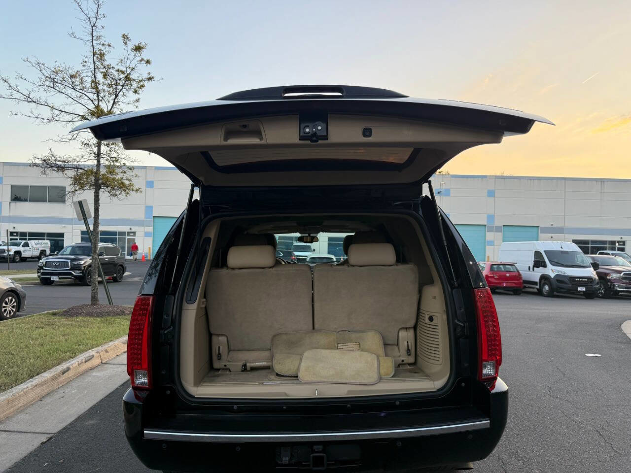 Used 2012 Cadillac Escalade Luxury image 31