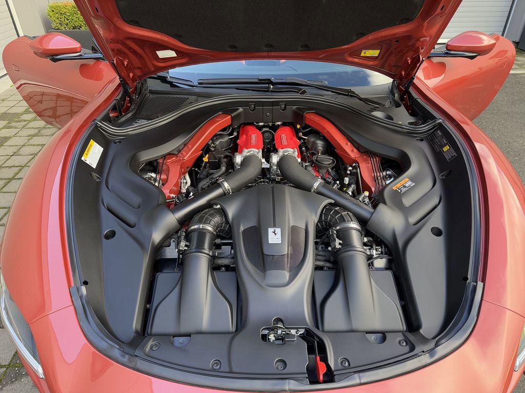 Used 2025 Ferrari Roma Spider image 25