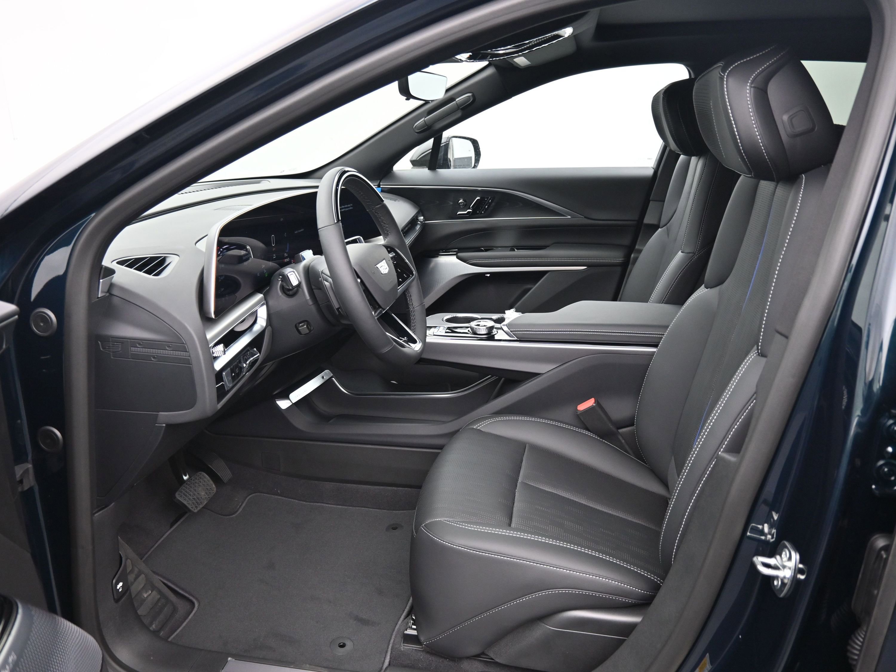 New 2025 Cadillac Lyriq Luxury image 11