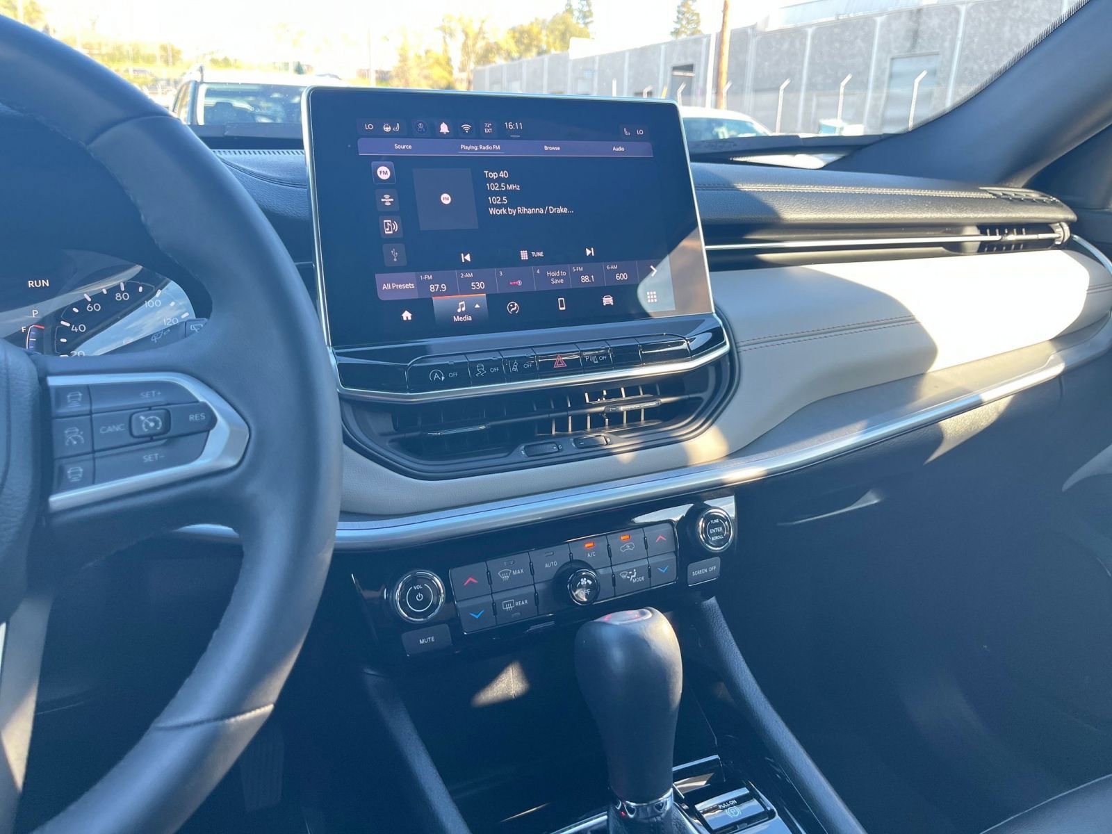 Used 2025 Jeep Compass Limited image 17