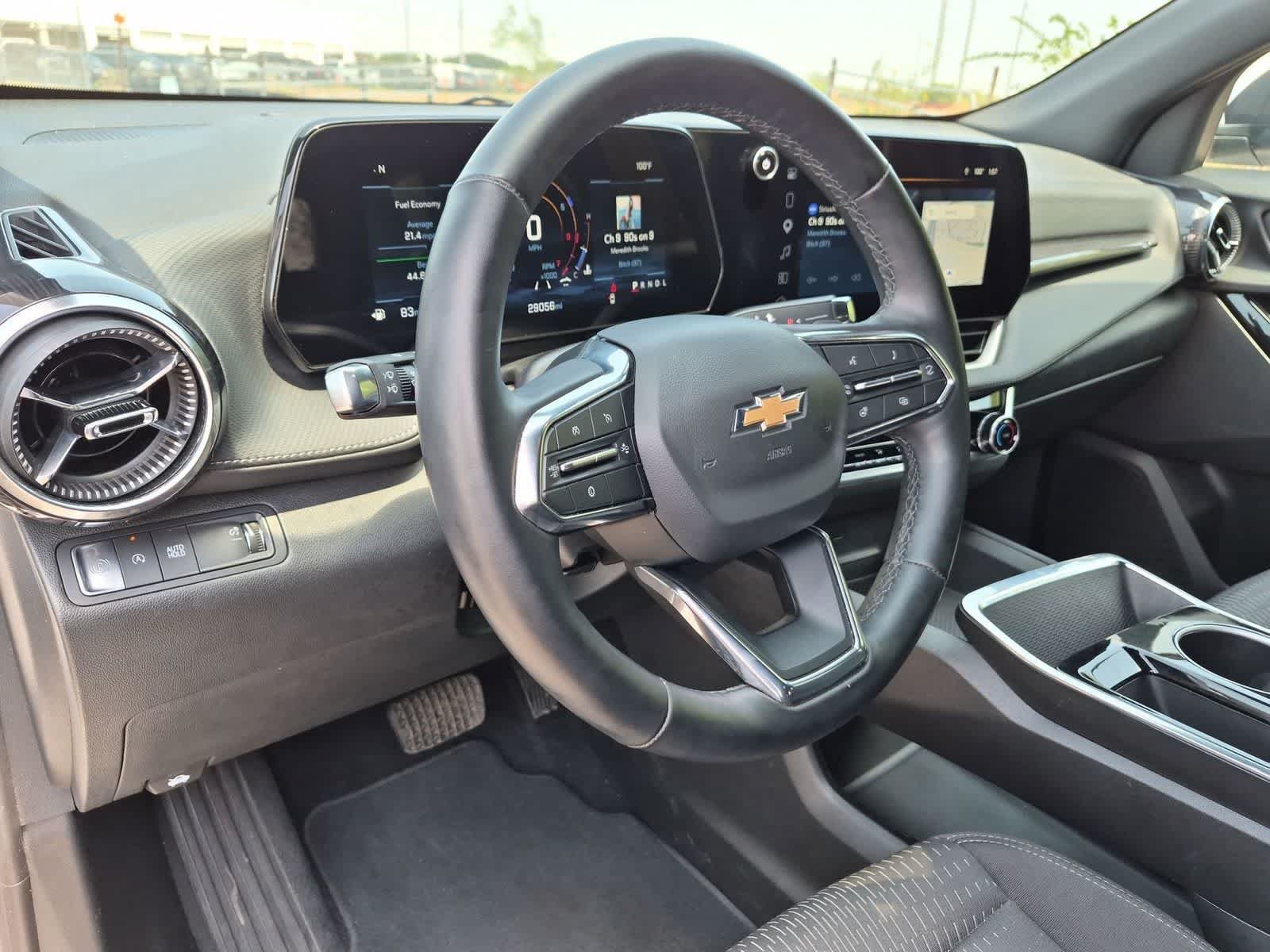Used 2025 Chevrolet Equinox LT FWD image 10