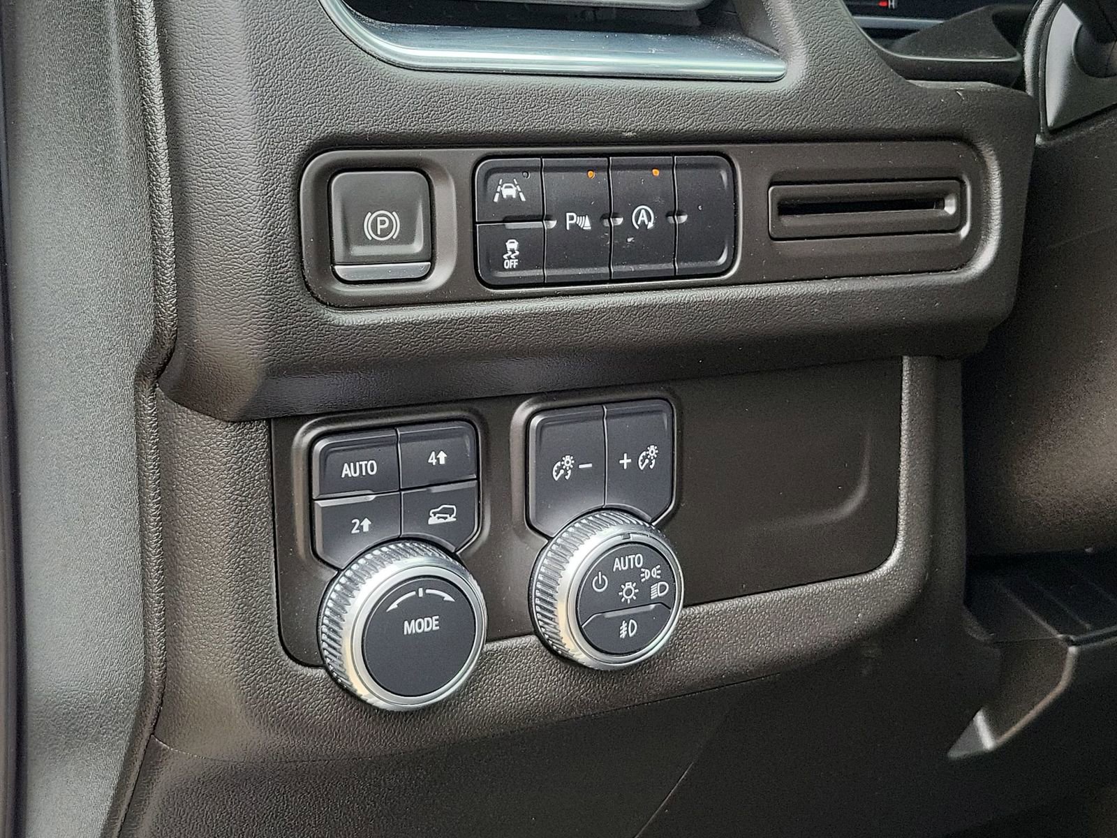 Certified 2023 GMC Yukon XL SLT image 17