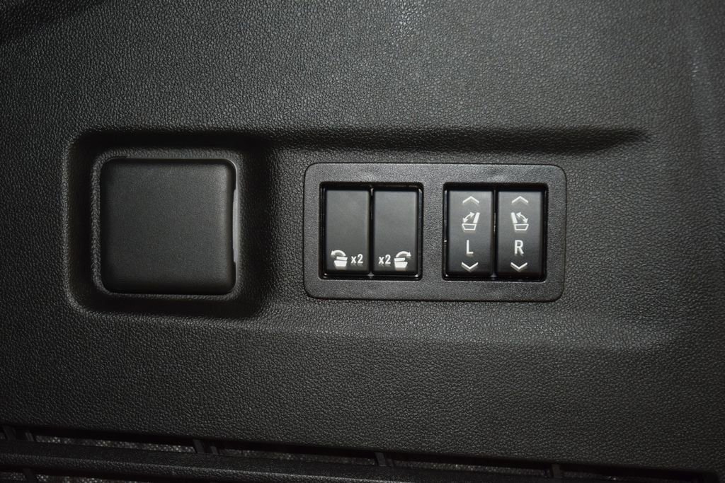 Used 2023 Chevrolet Suburban High Country AWD/4WD image 23