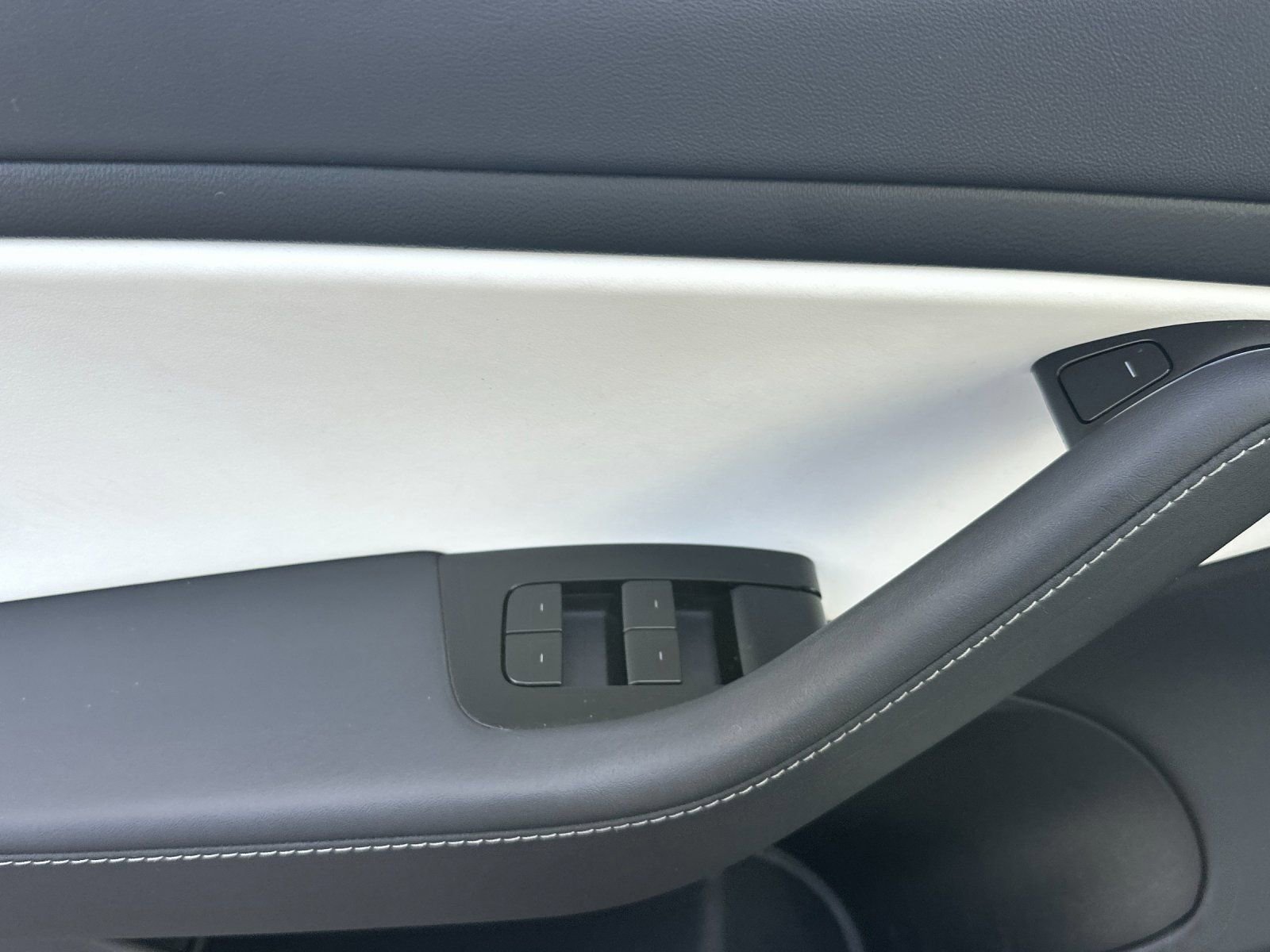 Used 2020 Tesla Model 3 Standard Range Plus RWD image 11