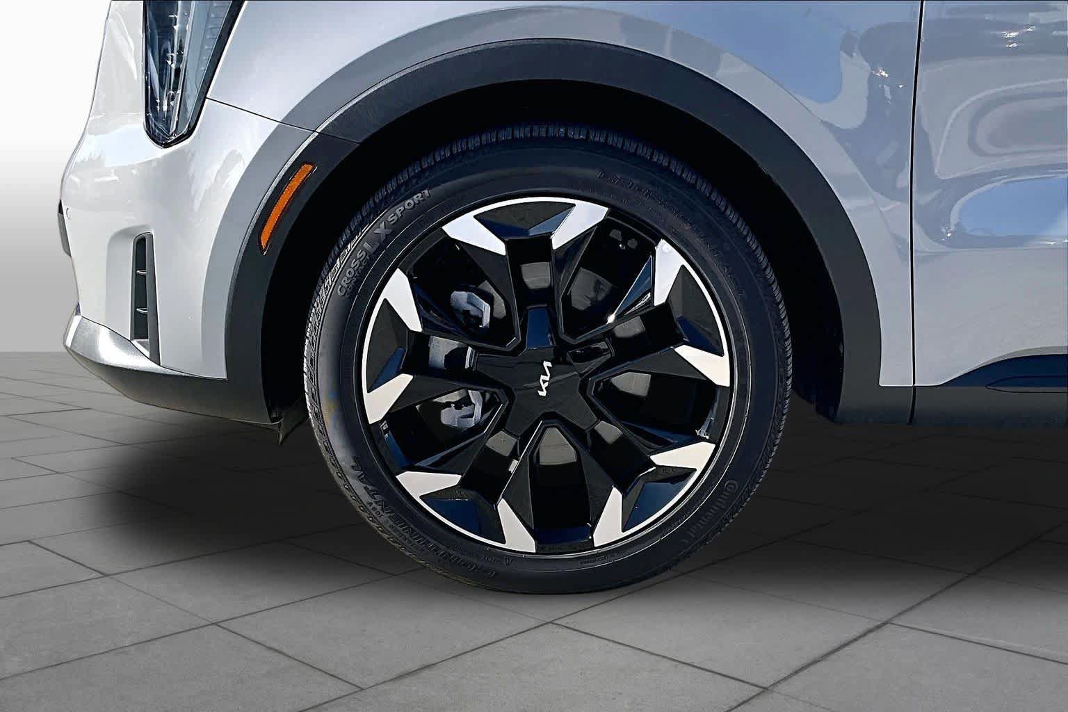 Certified 2026 Kia Sorento EX w/ EX Premium Package FWD image 10