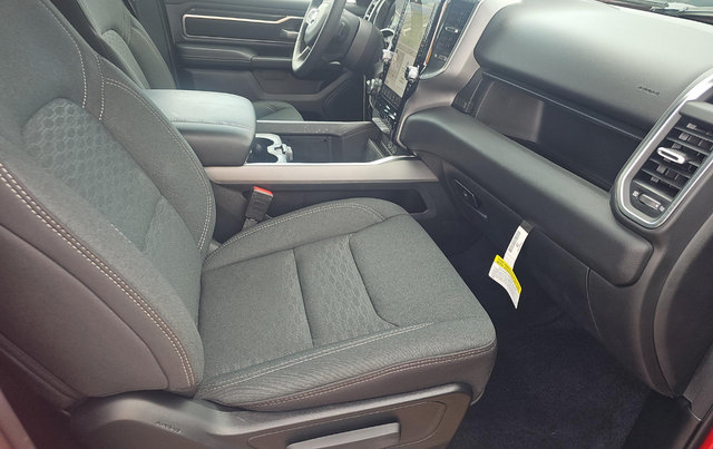 Used 2025 RAM 1500 Big Horn AWD/4WD image 6