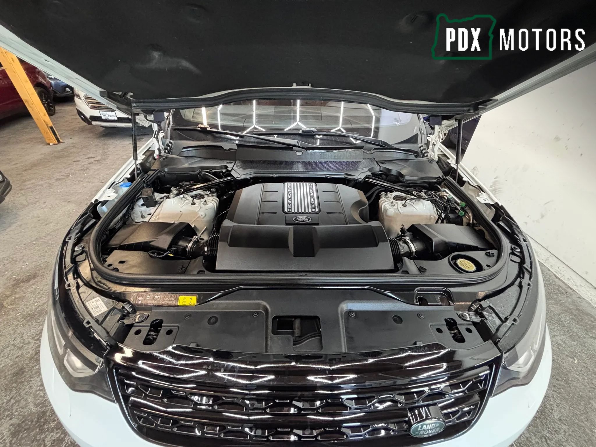 Used 2018 Land Rover Discovery HSE AWD/4WD image 26