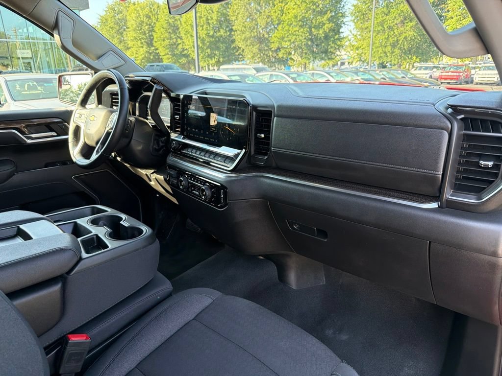 Used 2025 Chevrolet Silverado 1500 LT AWD/4WD image 32