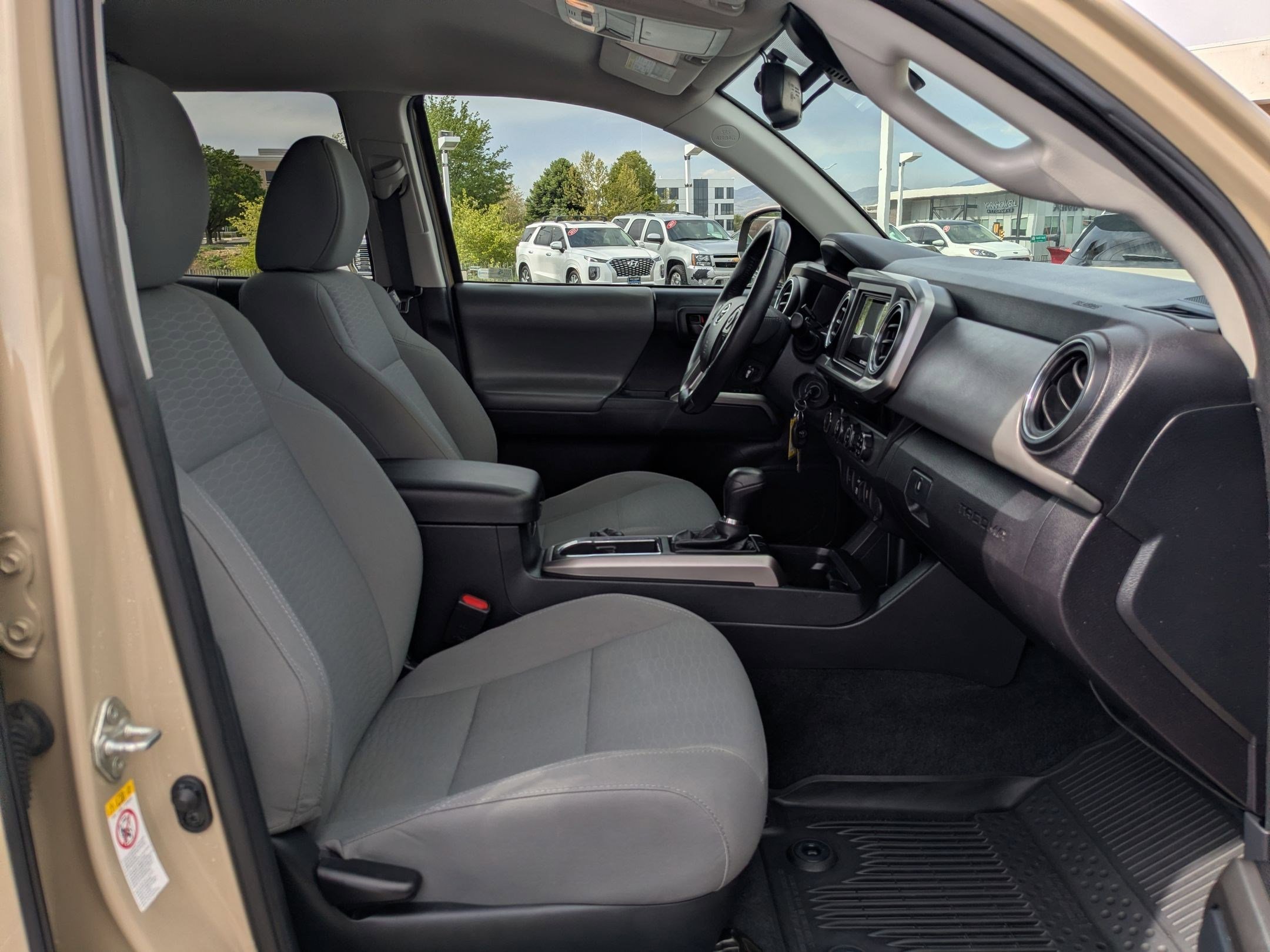 Used 2018 Toyota Tacoma SR5 AWD/4WD image 27