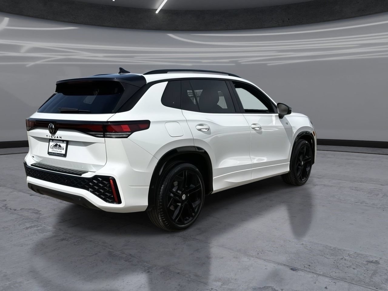 New 2026 Volkswagen Tiguan SE R-Line FWD image 5
