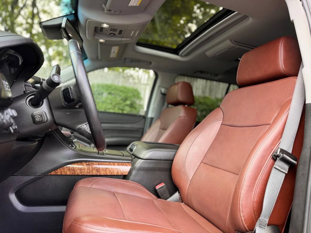 Used 2020 Chevrolet Suburban Premier w/ Premier Plus Edition AWD/4WD image 16