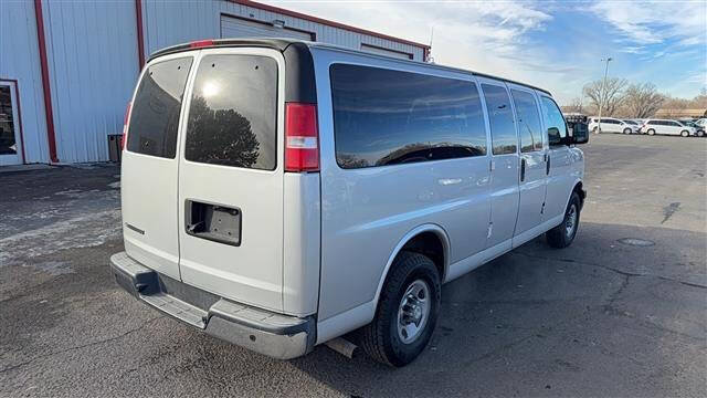 Used 2017 Chevrolet Express 3500 LT w/ LT Preferred Equipment Group image 2