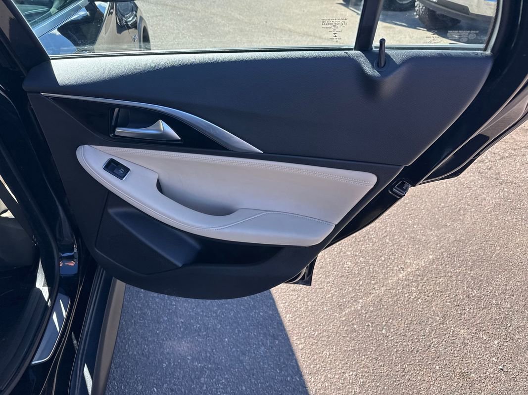 Used 2017 INFINITI QX30 Premium w/ Navigation Package image 17