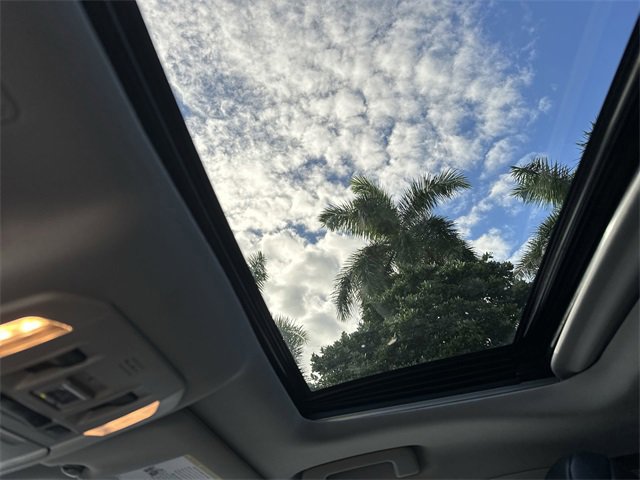 Used 2022 Toyota Highlander XLE image 16