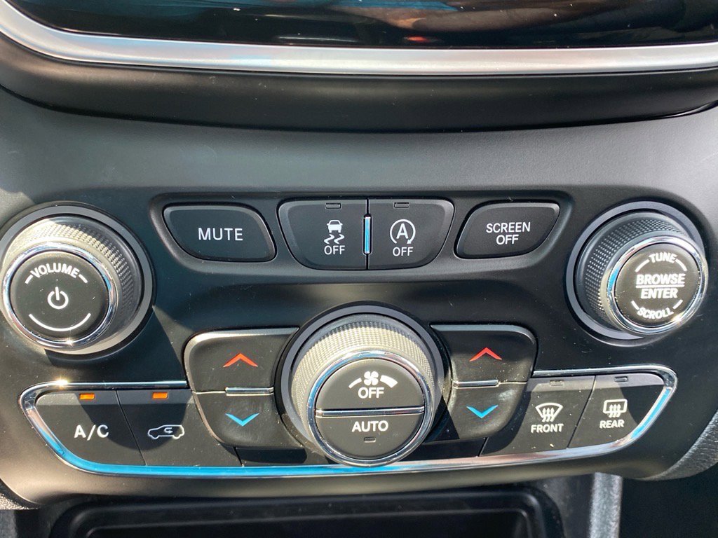 Used 2021 Jeep Cherokee Limited image 14