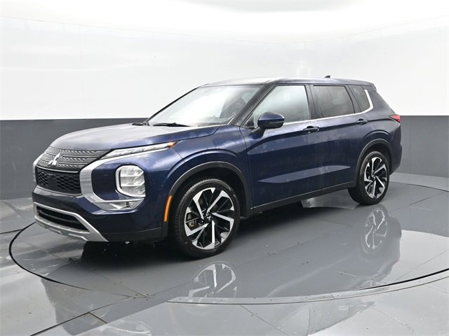 Used 2024 Mitsubishi Outlander SE image 1