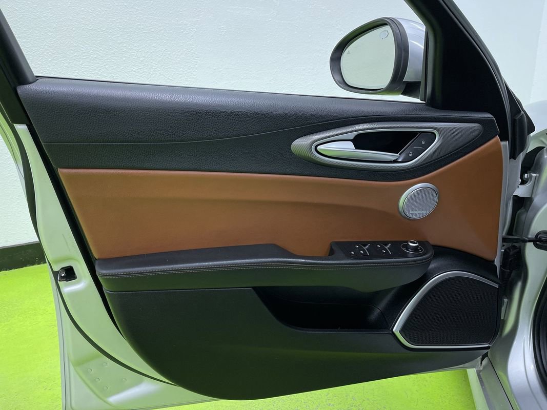 Used 2018 Alfa Romeo Giulia Ti Sport w/ Quick Order Package 22U Sport image 15