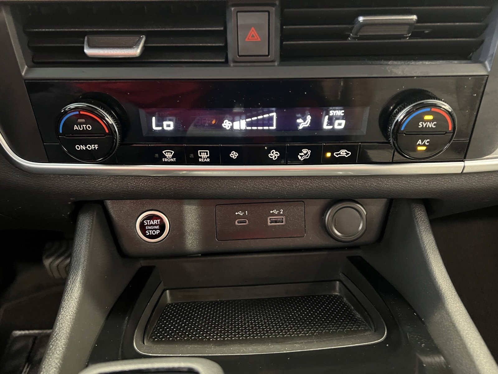 Used 2023 Nissan Rogue SV image 18