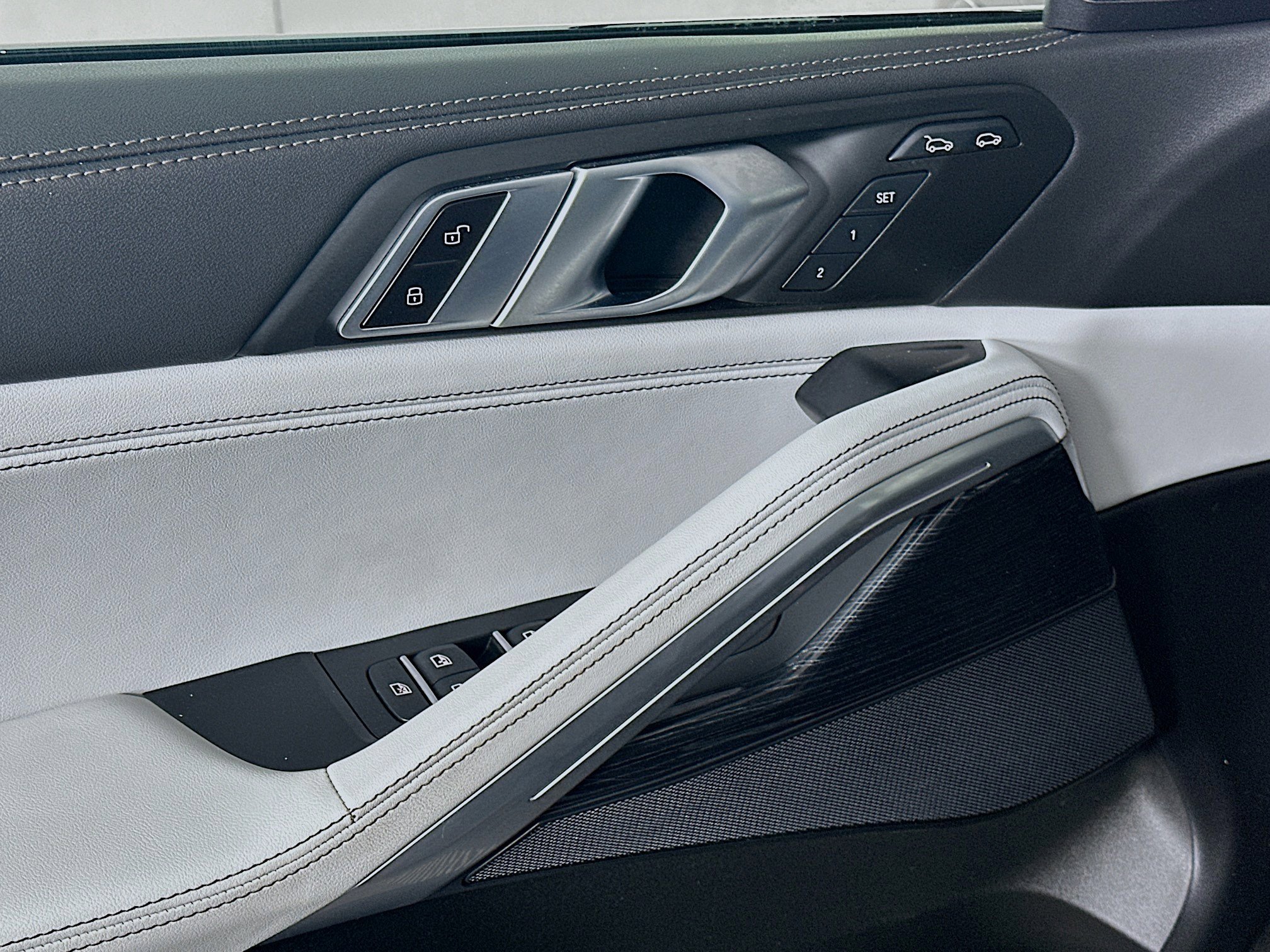 Used 2024 BMW X6 xDrive40i w/ Parking Assistance Package image 15