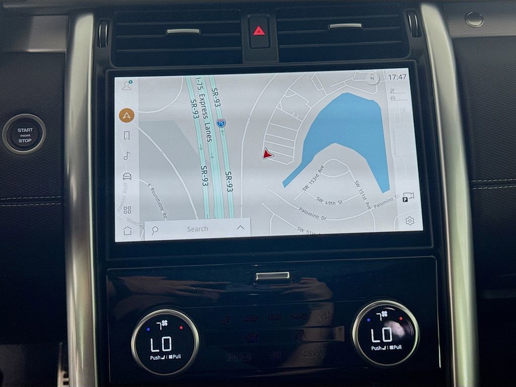 New 2025 Land Rover Discovery Dynamic SE image 13