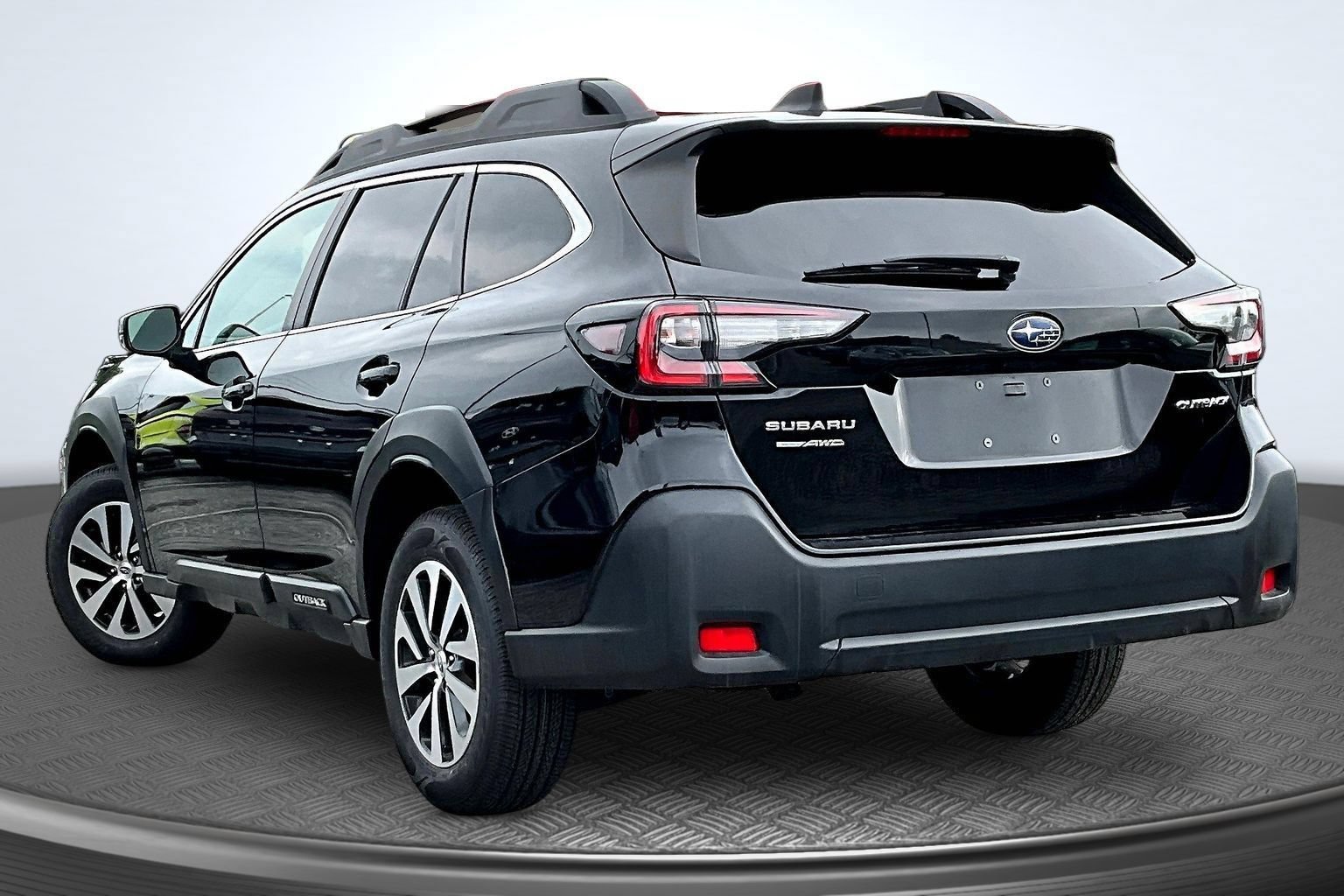 Used 2024 Subaru Outback Premium AWD/4WD image 4